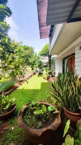 Rumah Mewah LB 676m2 Siap Pakai Desain Elegan di Bintaro, Tangerang Selatan Rumah Mewah LB 676m2 Siap Pakai Desain Elegan di Bintaro, Tangerang Selatan