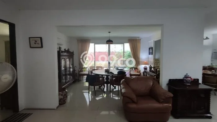Rumah Mewah LB 676m2 Siap Pakai Desain Elegan di Bintaro, Tangerang Selatan Rumah Mewah LB 676m2 Siap Pakai Desain Elegan di Bintaro, Tangerang Selatan