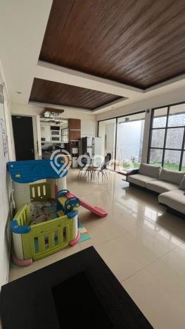 Rumah Mewah Dijual LT 195m2 di Cinere, Depok Rumah Mewah Dijual LT 195m2 di Cinere, Depok