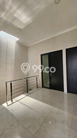 For Sale Rumah 4 Kamar Lokasi Strategis Bagus dan Strategis di Rungkut For Sale Rumah 4 Kamar Lokasi Strategis Bagus dan Strategis di Rungkut