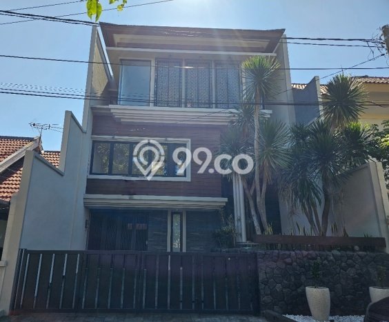 Rumah Elit Modern Tanpa Renovasi di Semolowaru Surabaya Rumah Elit Modern Tanpa Renovasi di Semolowaru Surabaya