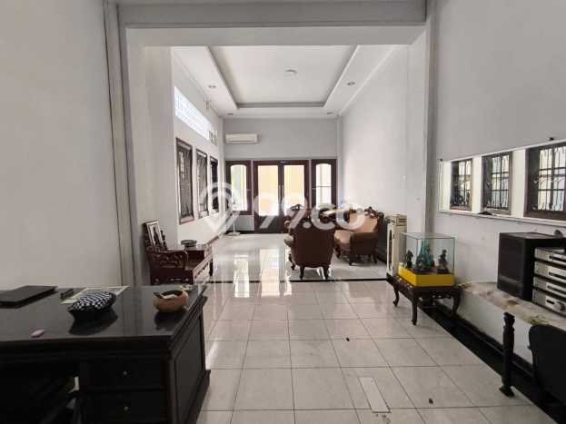 Unit Ruko Dijual di Surabaya LT 699m2 & LB 1800m2 Unit Ruko Dijual di Surabaya LT 699m2 & LB 1800m2