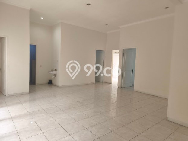 Rumah Luxury Modern Tanpa Renovasi di Pakuwon Surabaya Rumah Luxury Modern Tanpa Renovasi di Pakuwon Surabaya