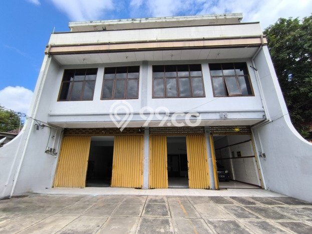 Ruko untuk Disewa di Pusat Surabaya Luas Bangunan 1800m2 Ruko untuk Disewa di Pusat Surabaya Luas Bangunan 1800m2