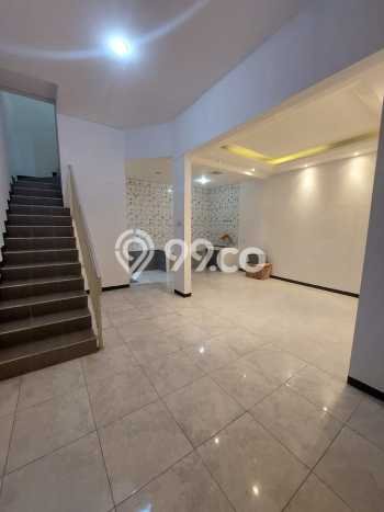 For Sale Hunian Rumah Terawat 4 Kamar di Citraland, Surabaya For Sale Hunian Rumah Terawat 4 Kamar di Citraland, Surabaya