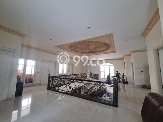 Rumah Mewah LB 1500m2 Siap Huni Desain Elegan di Margorejo, Surabaya Rumah Mewah LB 1500m2 Siap Huni Desain Elegan di Margorejo, Surabaya