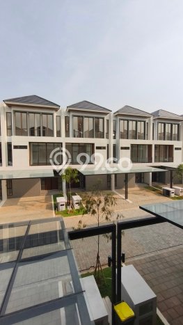 Rumah Elit LB 241m2 Siap Pakai Desain Elegan di Muara Karang, Jakarta Utara Rumah Elit LB 241m2 Siap Pakai Desain Elegan di Muara Karang, Jakarta Utara