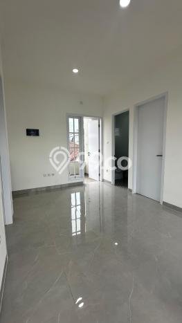 For Sale Rumah 3 Kamar Lokasi Ideal Bagus dan Strategis di Cinere For Sale Rumah 3 Kamar Lokasi Ideal Bagus dan Strategis di Cinere