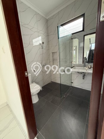 Siap Huni Hunian Elit 4 Kamar di BSD Dekat ke Mana Pun Siap Huni Hunian Elit 4 Kamar di BSD Dekat ke Mana Pun
