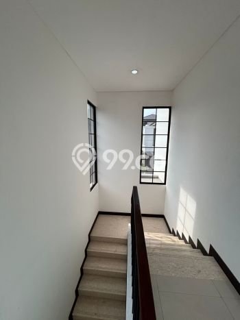 Hunian Mewah Dijual LT 168m2 di BSD, Tangerang Selatan Hunian Mewah Dijual LT 168m2 di BSD, Tangerang Selatan