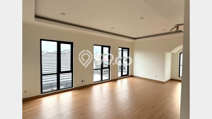 Siap Huni Hunian Elit 4 Kamar di BSD Dekat ke Mana Pun Siap Huni Hunian Elit 4 Kamar di BSD Dekat ke Mana Pun