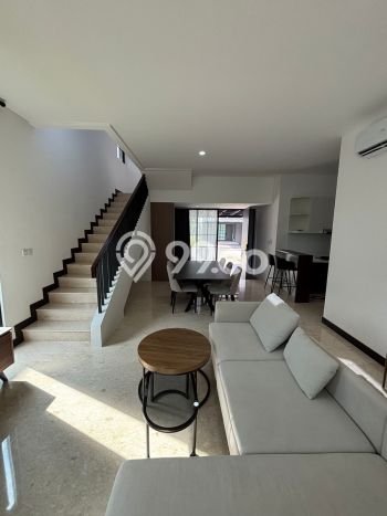 Hunian Mewah Dijual LT 168m2 di BSD, Tangerang Selatan Hunian Mewah Dijual LT 168m2 di BSD, Tangerang Selatan