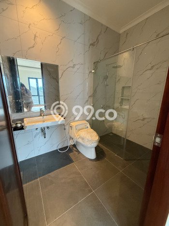 Siap Huni Hunian Elit 4 Kamar di BSD Dekat ke Mana Pun Siap Huni Hunian Elit 4 Kamar di BSD Dekat ke Mana Pun