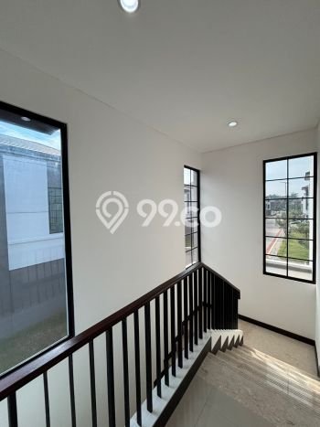 Hunian Mewah Dijual LT 168m2 di BSD, Tangerang Selatan Hunian Mewah Dijual LT 168m2 di BSD, Tangerang Selatan