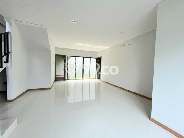 Hunian Eksklusif Siap Huni LT 180m2 di BSD, Tangerang Selatan Hunian Eksklusif Siap Huni LT 180m2 di BSD, Tangerang Selatan