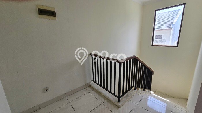 Rumah Modern Cantik 3 KT Bisa Langsung Pindah di BSD Rumah Modern Cantik 3 KT Bisa Langsung Pindah di BSD