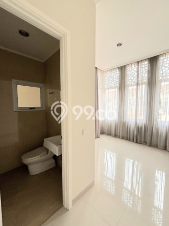 Rumah Elit Modern Tanpa Renovasi di BSD Green Wich Tangerang Rumah Elit Modern Tanpa Renovasi di BSD Green Wich Tangerang