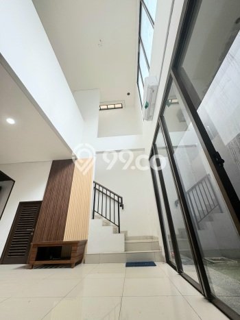 Ready to Use! Luxury House LT 120m2 Desain Modern di BSD Eminent Ready to Use! Luxury House LT 120m2 Desain Modern di BSD Eminent