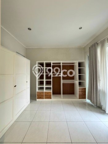 Siap Huni Hunian Elit 4 Kamar di BSD Dekat ke Mana Pun Siap Huni Hunian Elit 4 Kamar di BSD Dekat ke Mana Pun