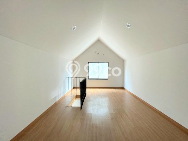 Hunian Eksklusif Siap Huni LT 180m2 di BSD, Tangerang Selatan Hunian Eksklusif Siap Huni LT 180m2 di BSD, Tangerang Selatan