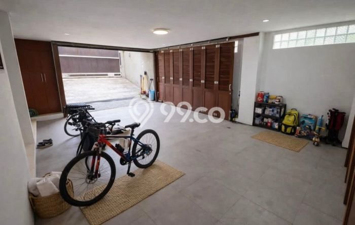 For Sale! Premium House LT 440m2 Desain Modern di Gatot Subroto For Sale! Premium House LT 440m2 Desain Modern di Gatot Subroto