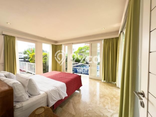 Vila Strategis Kawasan , Dimensi 950m2m², Lokasi Strategis dengan akses mudah Vila Strategis Kawasan , Dimensi 950m2m², Lokasi Strategis dengan akses mudah