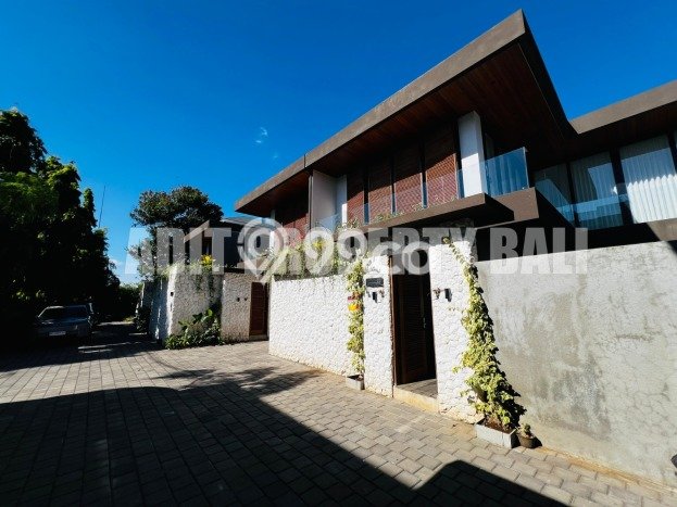 LOKASI STRATEGIS! Vila Kawasan Kuta, Dimensi 210m2m², Dekat fasilitas kota LOKASI STRATEGIS! Vila Kawasan Kuta, Dimensi 210m2m², Dekat fasilitas kota