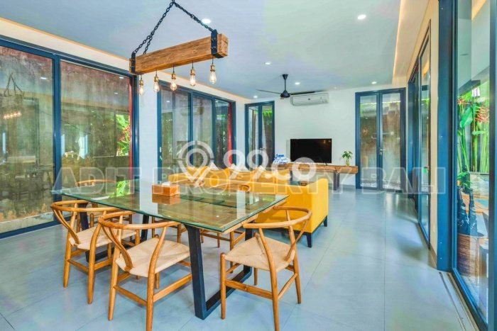 DIJUAL! Vila Kawasan , Area 305m2m², Lokasi Strategis DIJUAL! Vila Kawasan , Area 305m2m², Lokasi Strategis