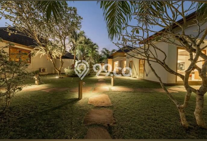 FOR SALE! Vila Kawasan , Luas 9050m2m², Lokasi Strategis FOR SALE! Vila Kawasan , Luas 9050m2m², Lokasi Strategis