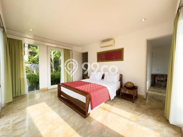 Vila Strategis Kawasan , Dimensi 950m2m², Lokasi Strategis dengan akses mudah Vila Strategis Kawasan , Dimensi 950m2m², Lokasi Strategis dengan akses mudah