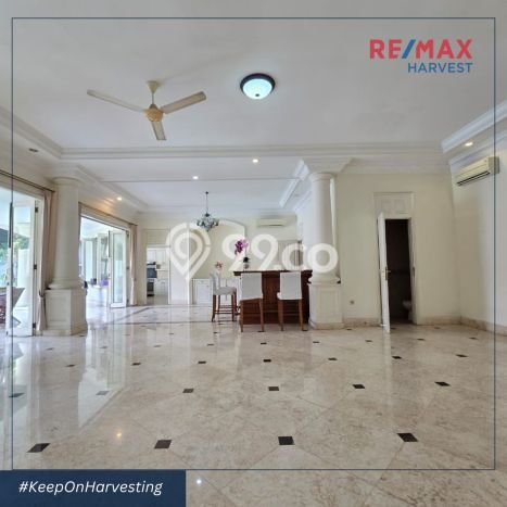 Sewa Rumah Strategis LT 750m2 / LB 700m2 di Kemang, Jakarta Selatan Sewa Rumah Strategis LT 750m2 / LB 700m2 di Kemang, Jakarta Selatan