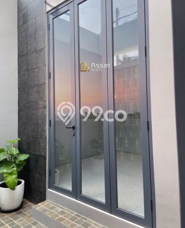 Ready to Use! Luxury House LT 124m2 Desain Modern di Pondok Indah Ready to Use! Luxury House LT 124m2 Desain Modern di Pondok Indah