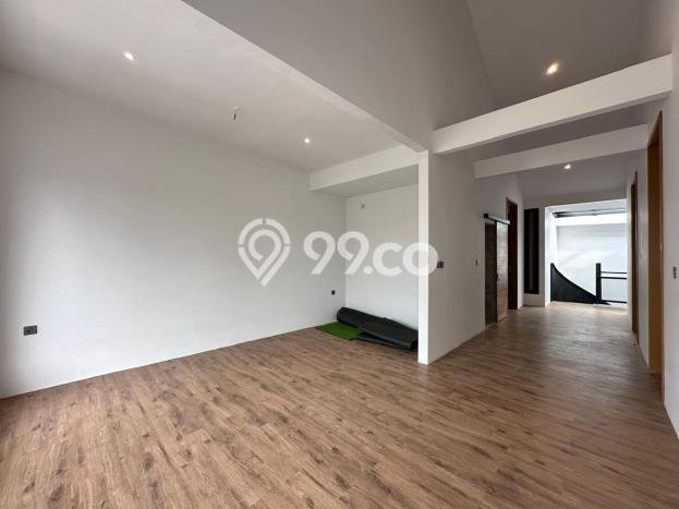 Rumah Elit Modern Tanpa Renovasi di Ragunan Jakarta Selatan Rumah Elit Modern Tanpa Renovasi di Ragunan Jakarta Selatan