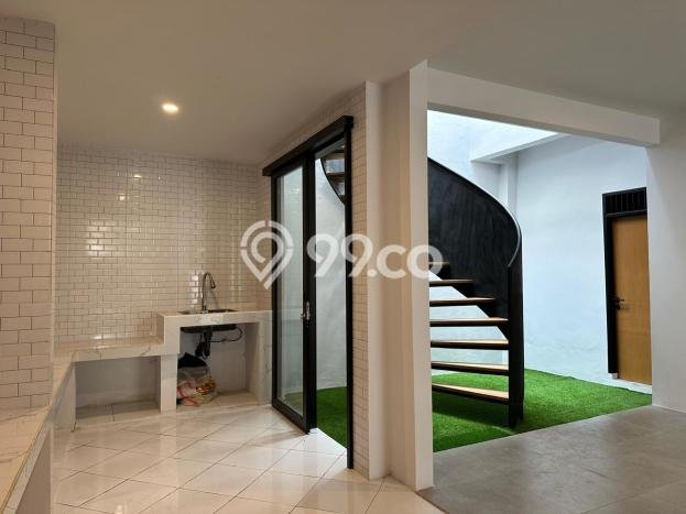 Rumah Elit Modern Tanpa Renovasi di Ragunan Jakarta Selatan Rumah Elit Modern Tanpa Renovasi di Ragunan Jakarta Selatan