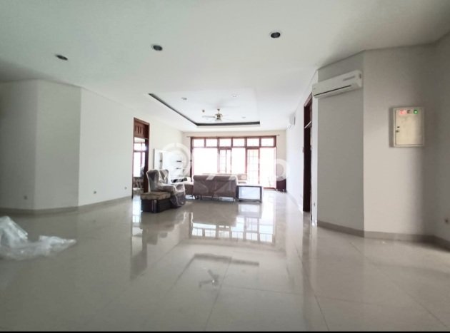 Rumah Kondisi Baik Disewakan di Pondok Indah, Jakarta Selatan LT 600m2, LB 800m2 Rumah Kondisi Baik Disewakan di Pondok Indah, Jakarta Selatan LT 600m2, LB 800m2