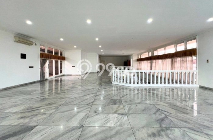 Ready to Use! Luxury House LT 810m2 Desain Modern di Pondok Indah Ready to Use! Luxury House LT 810m2 Desain Modern di Pondok Indah