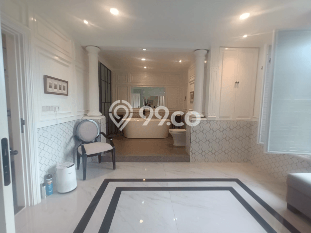 Rumah Kondisi Baik Disewakan di Pondok Indah, Jakarta Selatan LT 422m2, LB 650m2 Rumah Kondisi Baik Disewakan di Pondok Indah, Jakarta Selatan LT 422m2, LB 650m2