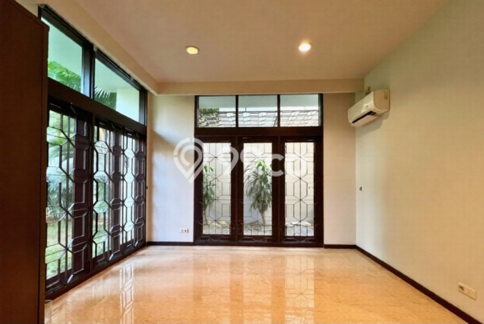 Disewakan Rumah Strategis di Pondok Indah LT 633m2 / LB 650m2 Siap Huni Disewakan Rumah Strategis di Pondok Indah LT 633m2 / LB 650m2 Siap Huni