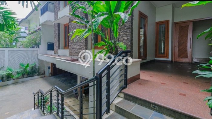 Sewa Rumah Nyaman LT 600m2 / LB 800m2 di Pondok Indah, Jakarta Selatan Sewa Rumah Nyaman LT 600m2 / LB 800m2 di Pondok Indah, Jakarta Selatan
