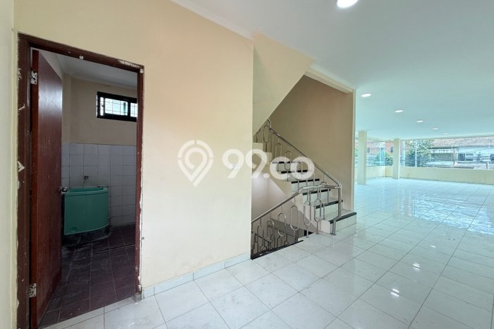 Unit Komersial Dijual di Kebayoran Baru Jakarta Selatan Luas Tanah 565m2, Luas Bangunan 1200m2 Unit Komersial Dijual di Kebayoran Baru Jakarta Selatan Luas Tanah 565m2, Luas Bangunan 1200m2
