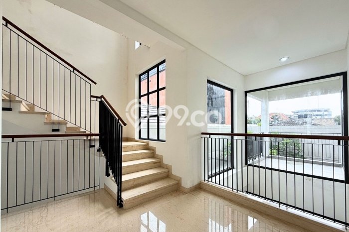 Hunian Minimalis dengan LT 250m2 & LB 750m2 Dikontrakkan di Senopati Hunian Minimalis dengan LT 250m2 & LB 750m2 Dikontrakkan di Senopati