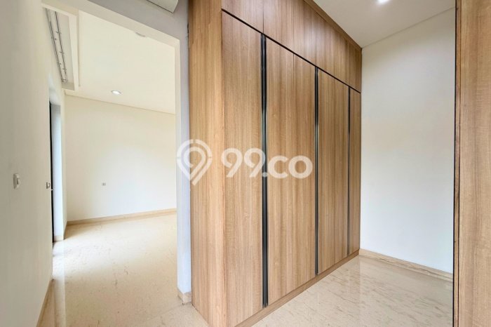 Hunian Minimalis dengan LT 250m2 & LB 750m2 Dikontrakkan di Senopati Hunian Minimalis dengan LT 250m2 & LB 750m2 Dikontrakkan di Senopati
