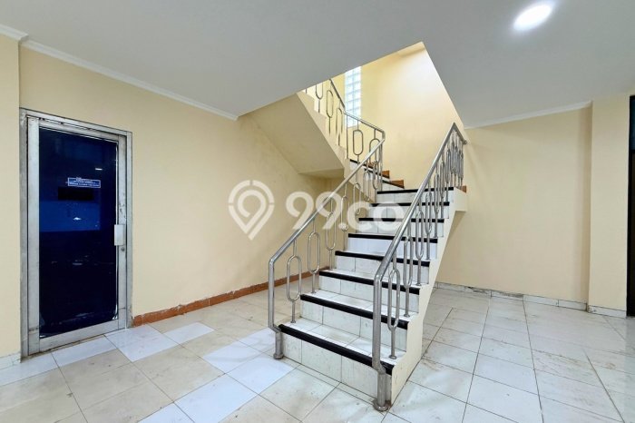 Unit Komersial Dijual di Kebayoran Baru Jakarta Selatan Luas Tanah 565m2, Luas Bangunan 1200m2 Unit Komersial Dijual di Kebayoran Baru Jakarta Selatan Luas Tanah 565m2, Luas Bangunan 1200m2