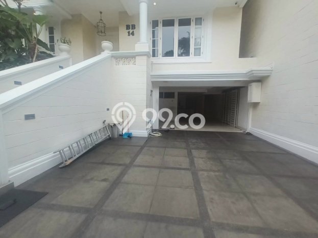 Rumah Kondisi Baik Disewakan di Pondok Indah, Jakarta Selatan LT 422m2, LB 650m2 Rumah Kondisi Baik Disewakan di Pondok Indah, Jakarta Selatan LT 422m2, LB 650m2