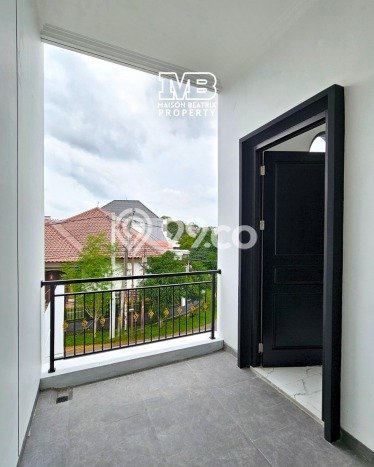 Rumah Elit Modern Tanpa Renovasi di BSD Tangerang Rumah Elit Modern Tanpa Renovasi di BSD Tangerang