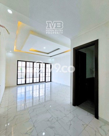 Hunian Elit LB 300m2 Siap Huni Desain Elegan di Bintaro, Tangerang Selatan Hunian Elit LB 300m2 Siap Huni Desain Elegan di Bintaro, Tangerang Selatan