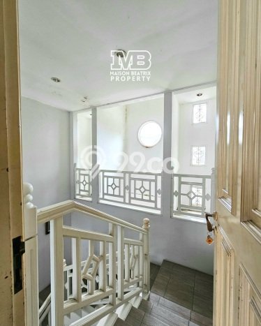 Siap Huni Hunian Elit 5 Kamar di Kebayoran Baru Dekat ke Mana Saja Siap Huni Hunian Elit 5 Kamar di Kebayoran Baru Dekat ke Mana Saja