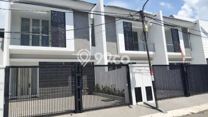 Siap Huni Rumah Mewah 3 Kamar di Bulak Dekat ke Mana Saja Siap Huni Rumah Mewah 3 Kamar di Bulak Dekat ke Mana Saja