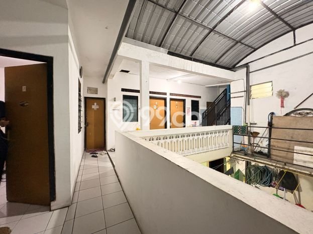Peluang Investasi! Kost Dijual di Gubeng, Surabaya, 16 KT, 16 KM, Luas 301m2 Peluang Investasi! Kost Dijual di Gubeng, Surabaya, 16 KT, 16 KM, Luas 301m2