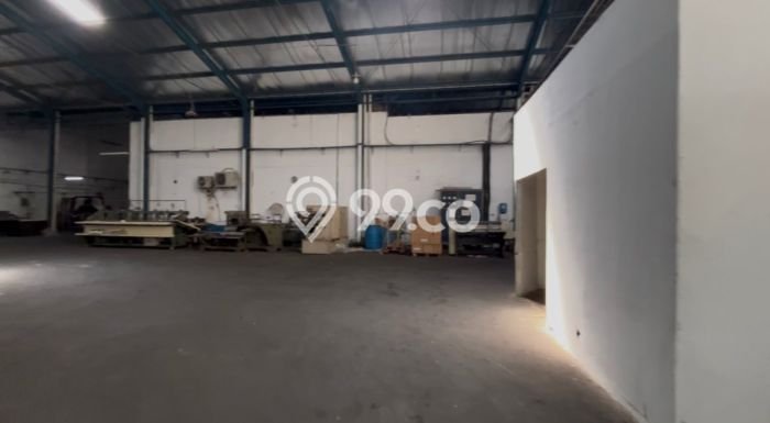 Gudang Usaha Dijual di Laweyan Surakarta LT 1483m2 & LB 1273m2 Gudang Usaha Dijual di Laweyan Surakarta LT 1483m2 & LB 1273m2